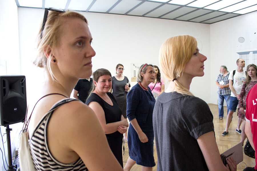 Komentovaná prohlídka výstavy s V. Chalánkovou a T. Petiškovou (foto: L. Sedláčková)